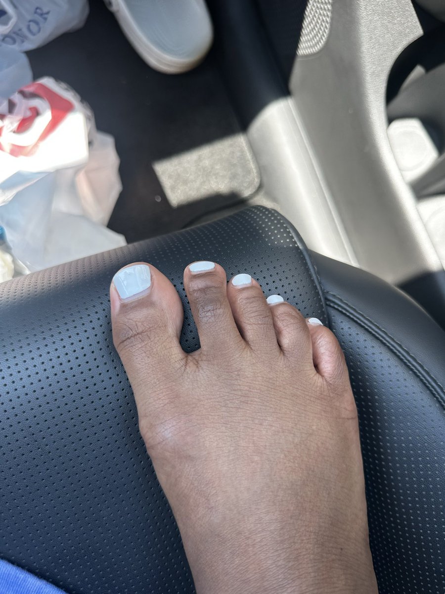 CuteNuggies's tweet photo. @piggypay0xw I need my toes done and then some ☺️ https://t.co/PtgFdx9RG9