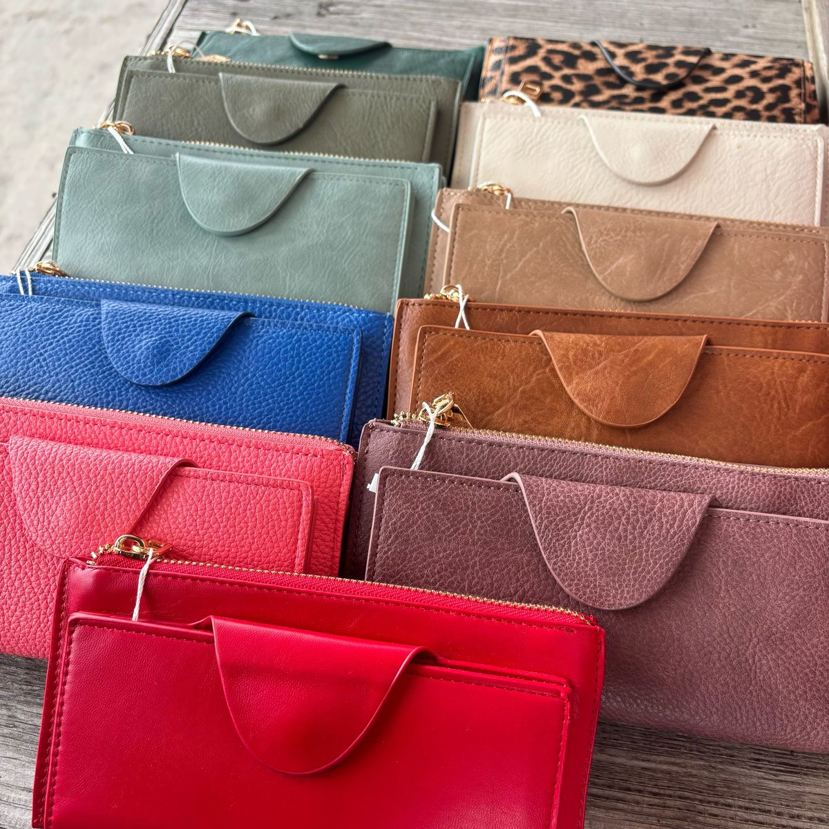 PotterPecan's tweet photo. Effortlessly combining style and practicality ✨ The Kyla Wallet keeps your essentials perfectly organized while protecting them with RFID-safe technology. 💼💚 Also makes a thoughtful and stylish Mother’s Day gift she’ll use every day 💐 https://t.co/UXGNQWvRRE