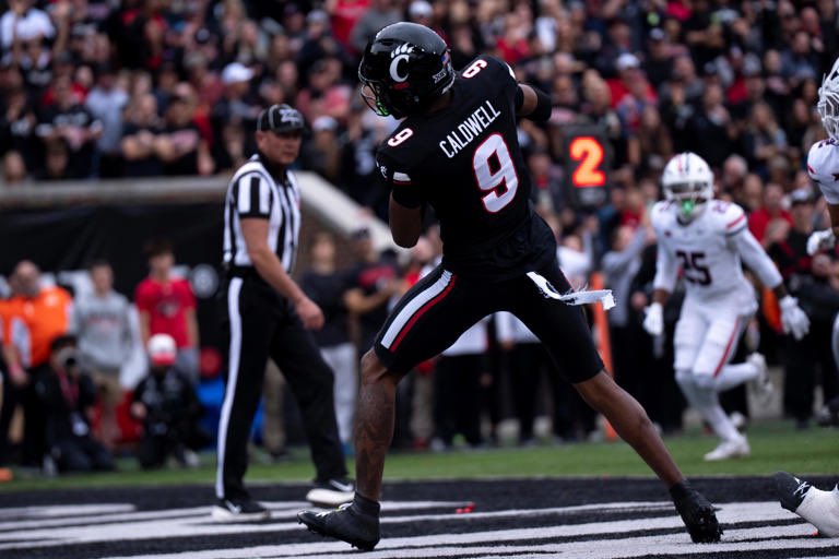 PlutoCooked's tweet image. Dexter Lawrence - Complete defense changer 
Aveion Terrell - Starting nickel at 41
Jake Golday - Freak of nature LB at 72
Jeff Caldwell - Explosive receiver at 110
My dream week for the Bengals