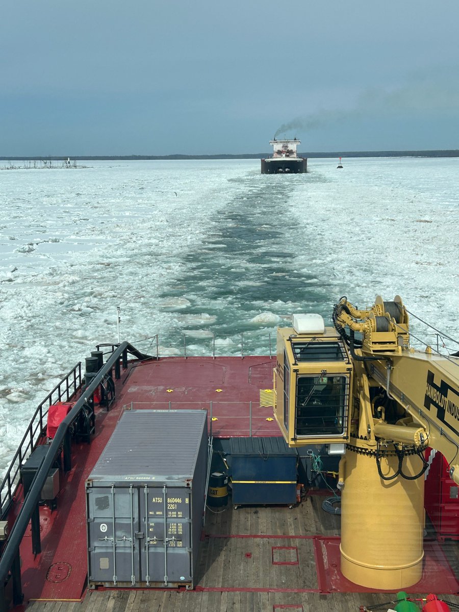 CoastGuardCAN's tweet image. Icebreaking isn’t just a service, it keeps supply chains moving. ❄️🚢 

Since March, our icebreakers have sailed over 6639.05’nautical miles on the Great Lakes, breaking out harbours, keeping lanes open, and safely escorting over 81 vessels.