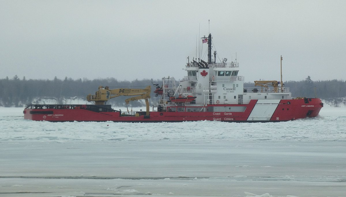 CoastGuardCAN's tweet image. Icebreaking isn’t just a service, it keeps supply chains moving. ❄️🚢 

Since March, our icebreakers have sailed over 6639.05’nautical miles on the Great Lakes, breaking out harbours, keeping lanes open, and safely escorting over 81 vessels.