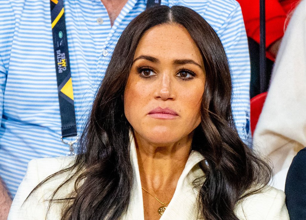 🎩Laird of the Manor 2.0🎩 tweet media