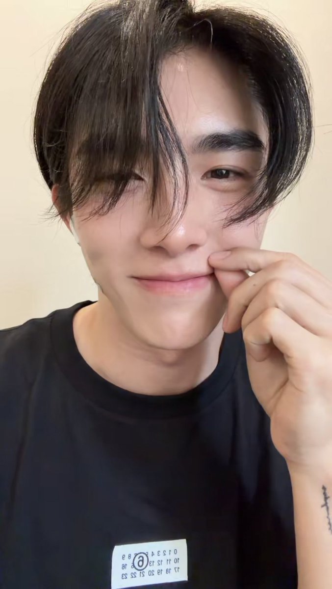 AriesJIng0525's tweet image. we will smile during waiting time
#Auralis