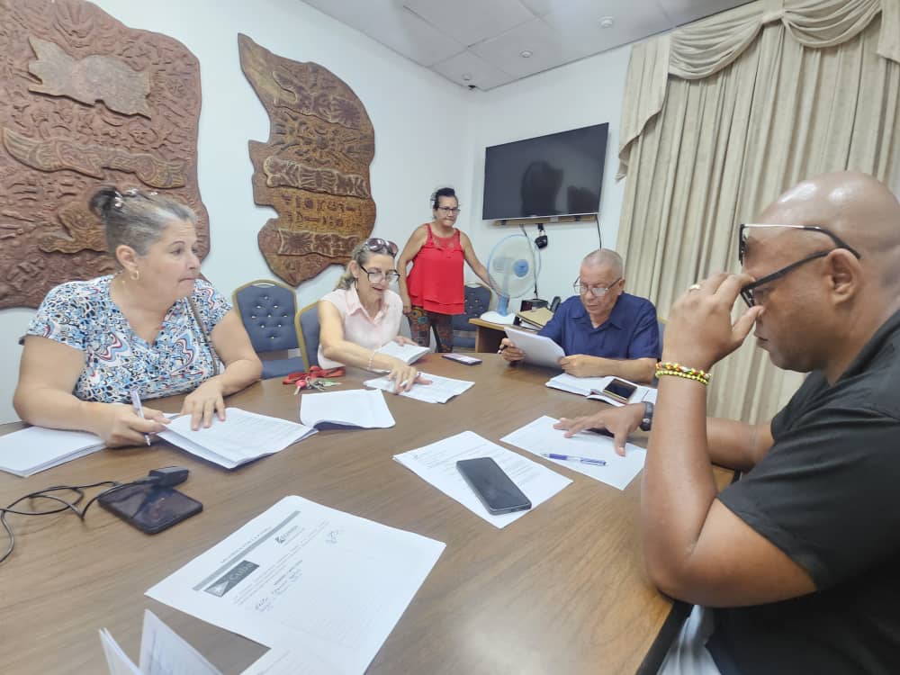👨‍💻 Se efectúa Reunión Operativa con el consejo de dirección de la Comercializadora Escambray. 

📝 En la misma se realiza una revisión de las principales actividades de la semana.

<a href="/CubaMicons/">Ministerio de la Construcción</a> 
<a href="/CubaCubacons/">Grupo Empresarial Construcción y Montaje</a> 
<a href="/Smith_inf/">Smith</a>