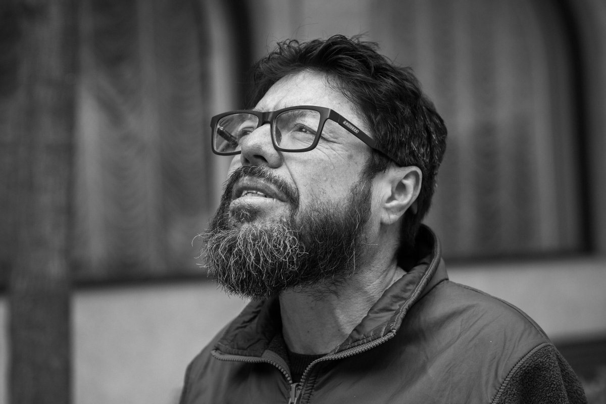 agus__izquierdo's tweet photo. He parlat amb Ubeimar Ríos, actor natural i protagonista de "Un poeta", ara a sales, una de les grans propostes de l'any. Hem comentat la jugada: la interpretació, la seva vinculació vital i íntima amb el personatge que encarna, la derrota i la poesia. https://t.co/bn7gtqYJiC https://t.co/QPt92USpdc