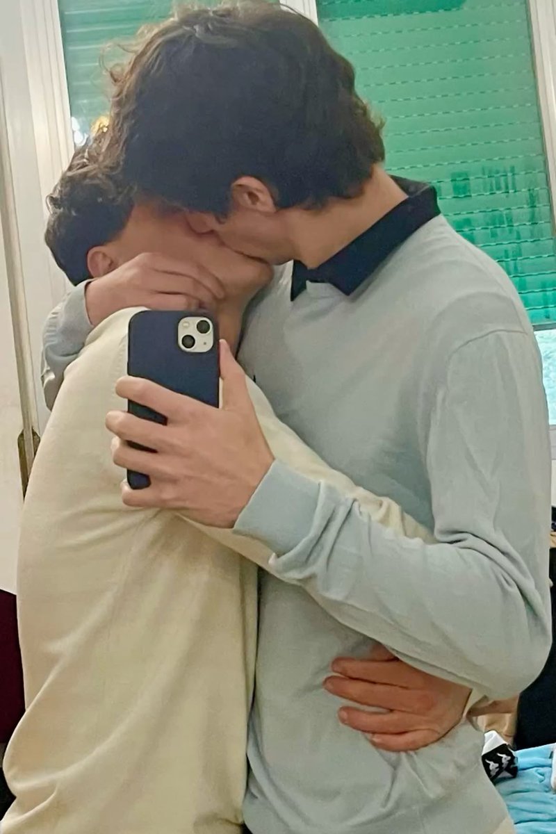 boys love tweet media