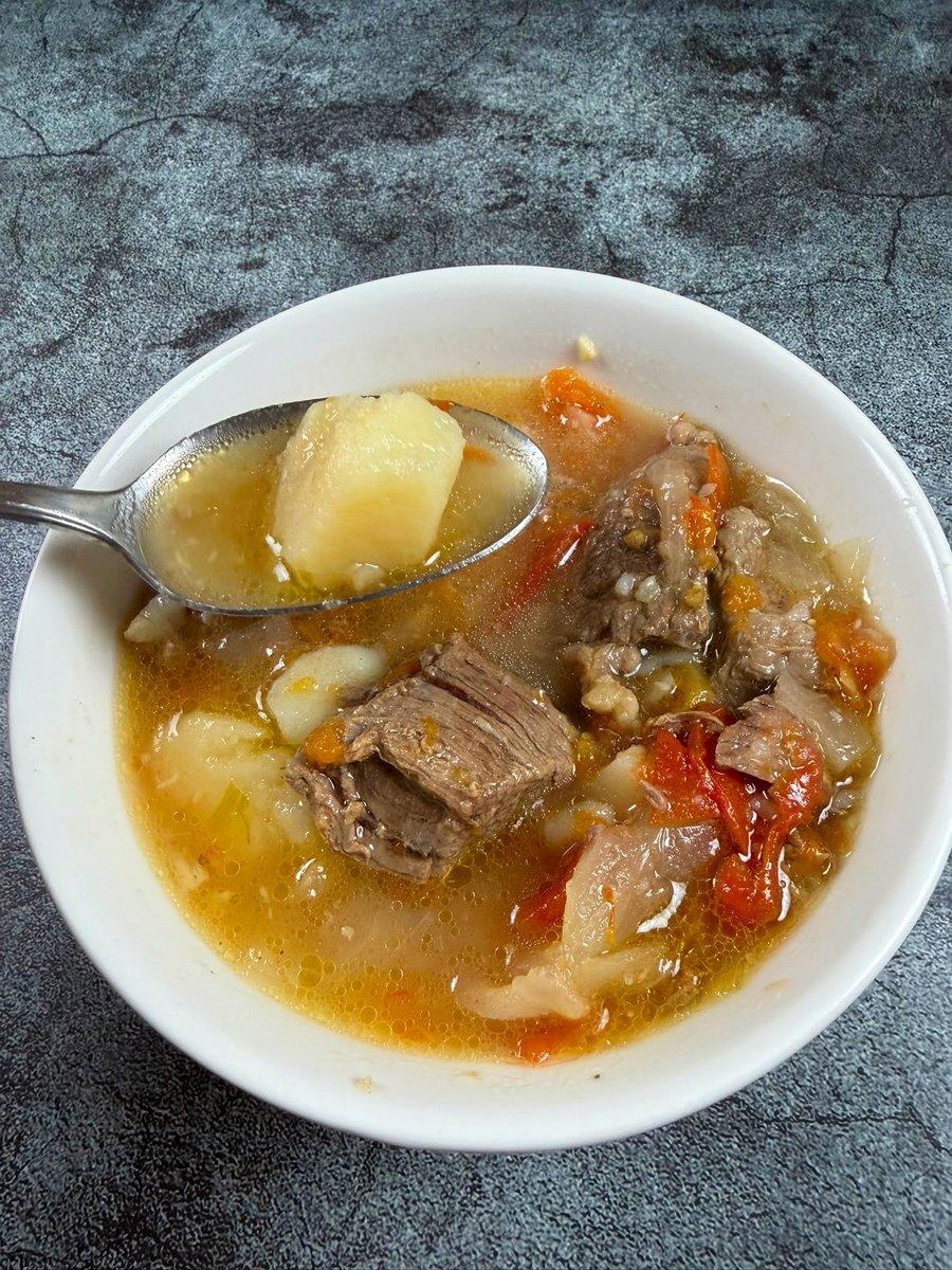 ohsnapletseat's tweet image. Luo Song Tang 羅宋湯 (Chinese Borscht Soup) is my favorite soup EVER ❤️

Rich beef broth, tender beef, tomatoes, potatoes… SO cozy 😋

Just made it again and it’s still one of the best comfort soups.

Recipe - ohsnapletseat.com/2021/10/09/luo…

#ChineseFood #Soup #ComfortFood