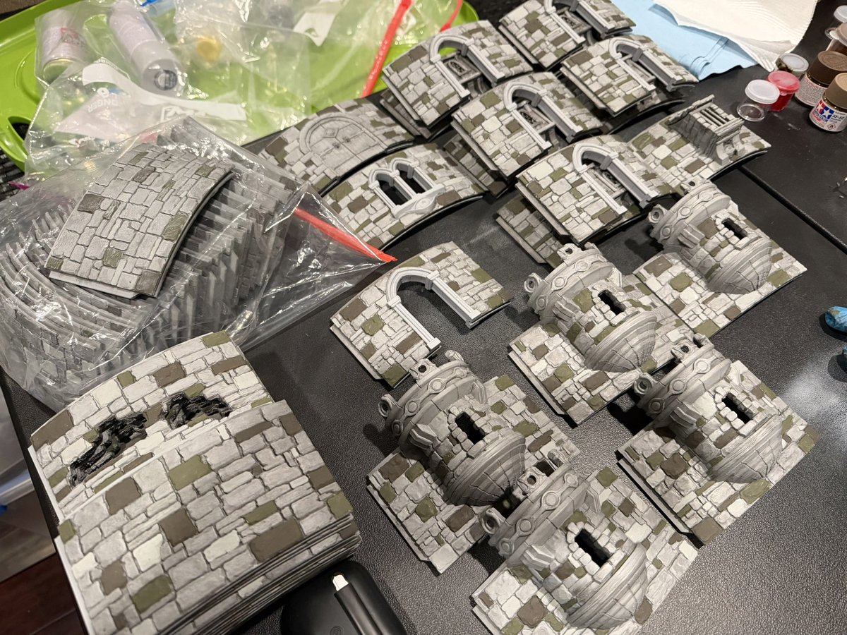 onyxminor's tweet image. Friday was a frustrating work day, so I took some time away from everything, even social media for the most part, and jumped back into painting this modular D&amp;amp;D tower from LootStudios. 

#3Dprinting #DnD #tabletopgaming