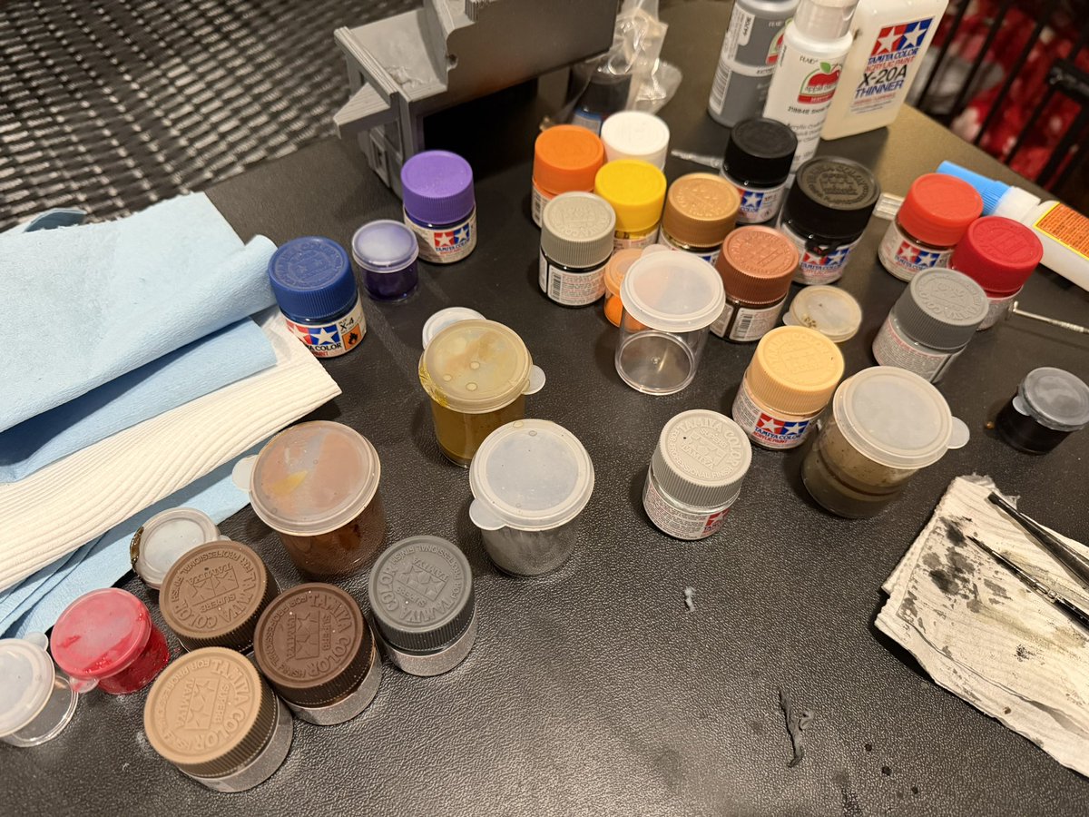 onyxminor's tweet image. Friday was a frustrating work day, so I took some time away from everything, even social media for the most part, and jumped back into painting this modular D&amp;amp;D tower from LootStudios. 

#3Dprinting #DnD #tabletopgaming