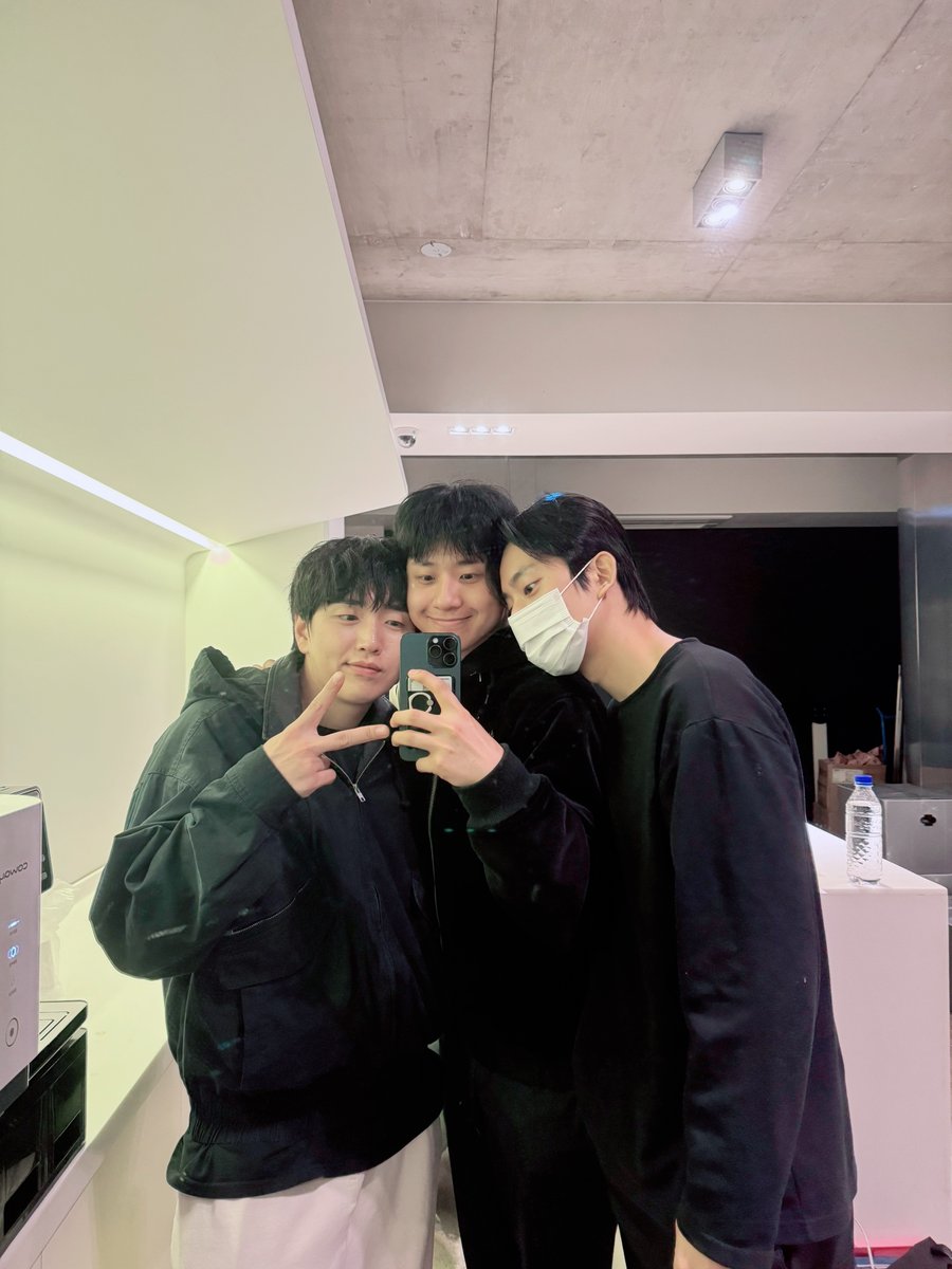 비원에이포15주년컴백축하해
#하나둘셋_비원에이포컴백이다
#READY_3ET_GO_B1A4
비세최바세최바나들과행복하자