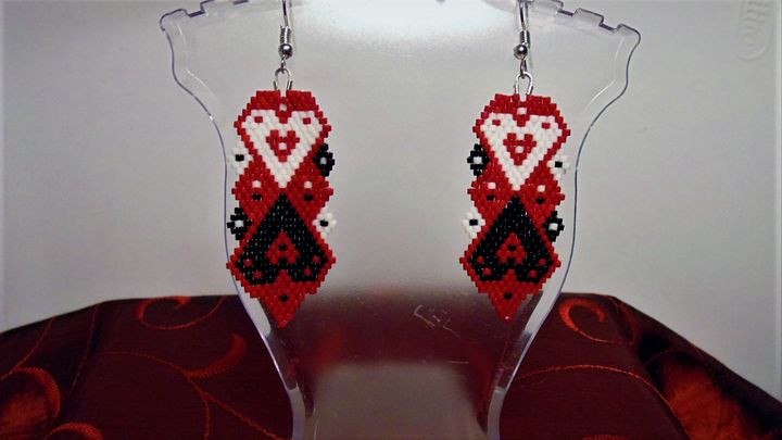 7bfleming's tweet photo. Art of the Day! "Beaded Valentine Earrings". Buy at: https://t.co/yiKc7dZyki https://t.co/hVfIHVPjnm