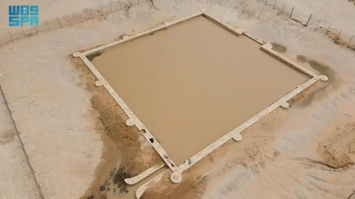 arabnews's tweet image. An ancient pond that served as a source of water for travelers along the Hijaz-#Iraq trade route has been filled with water following the recent rainfall in northern #SaudiArabia arab.news/r39rf