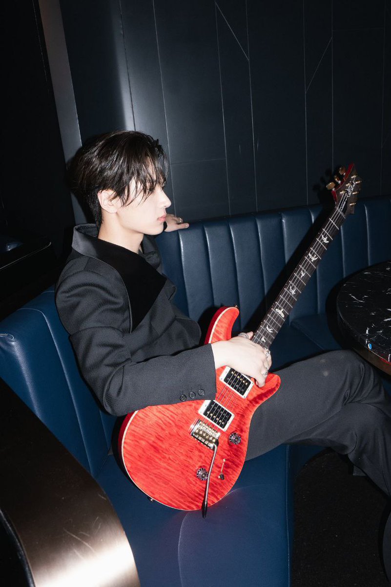 kimcgaeul's tweet photo. @jongizeong This ᴸⁱˡ ᵇᵃᵇʸ is now 24! Happy Jay Day ⋆✴︎˚｡⋆   🎂  ༘⋆! May your days be as special and wonderful as you are. Wishing you endless happiness and never lose that rock and roll spark of yours ᯓ★🎸 https://t.co/lxD0PghTbF