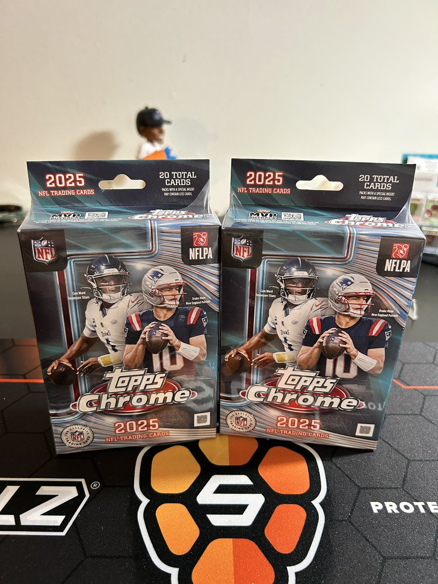 BubbleheadRipz's tweet image. 2 more just got delivered might be the last ones I open, then we are on to mega boxes hopefully! 

#thehobby #youtube #football #topps