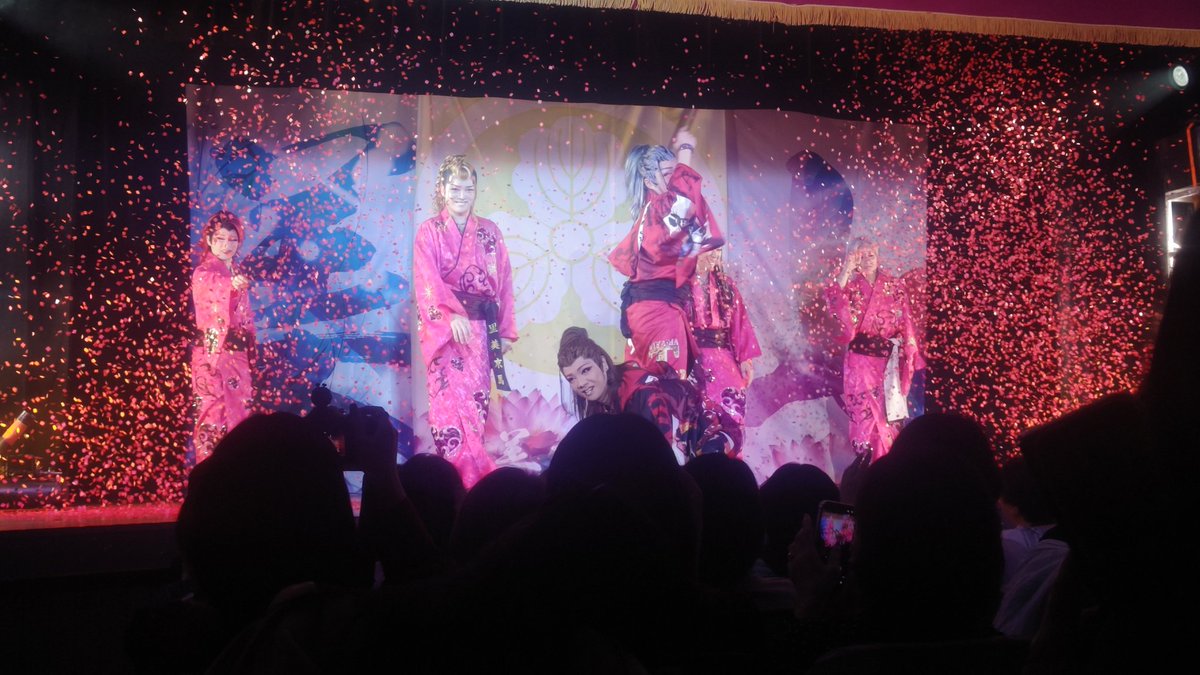 taku0396's tweet photo. 劇団美山さんの公演を観させて頂きました。
これまでの大衆演劇の在り方をとてつもなく良い意味でぶっ壊す素晴らしいエンタメでした。

演出面もとても勉強になりました！！
ぜっったいにまた観たい劇団。 https://t.co/XpH7UO2ske