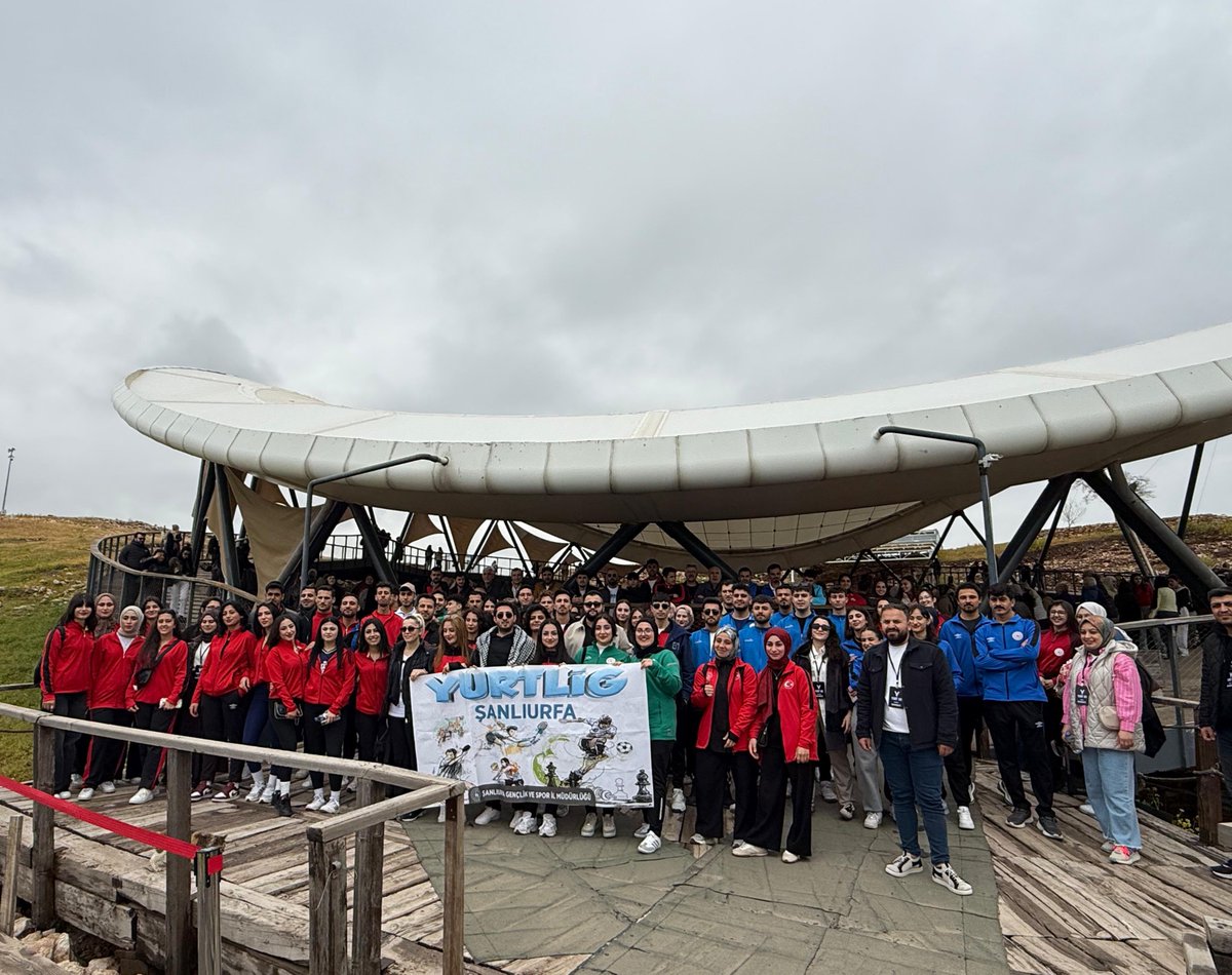 MalatyaKYGM's tweet photo. Şanlıurfa’da düzenlenen #YurtLig Badminton Turnuvası’na katılan öğrencilerimiz şehre ulaştı. 🏸 İlk günü Göbeklitepe ve Balıklıgöl gibi kültürel miraslarımızı ziyaret ederek geçiren takımımız hazırlıklarını tamamladı. 

Başarılar çocuklar 👏 https://t.co/CND34lOTXX