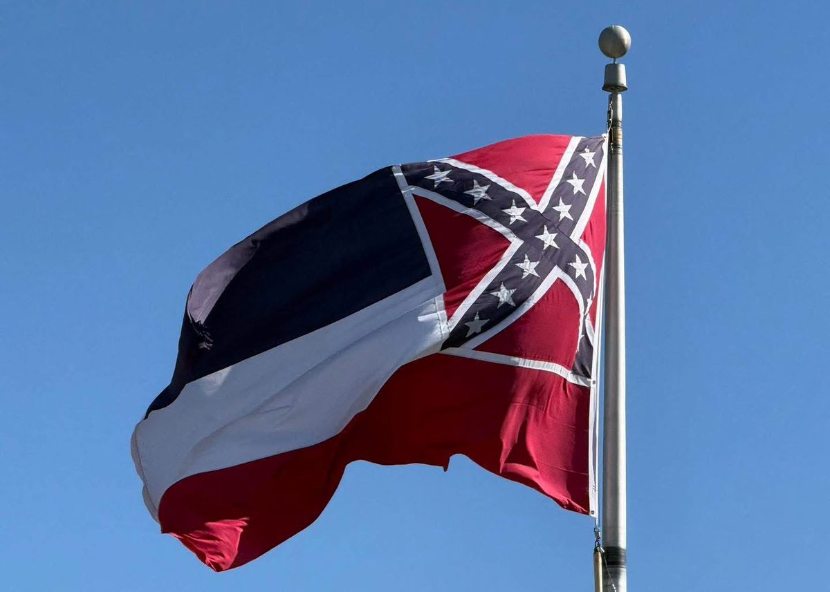 Across_Dixie's tweet image. 🙌Happy Mississippi Monday everyone!

Never forget this is the true flag of Mississippi! 
#Neverforget

#confederate #bettersouth #southern #confederateflag #sonsofconfederateveterans #scv  #civilwarmemory #Mississippiflag #Mississippistateflag #Mississippi