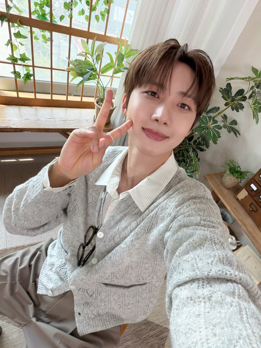 [📸] 

26.04.20
<𝑪𝒐𝒗𝒆𝒓𝒆𝒅 𝒃𝒚 𝑯𝑼𝑰>

♬ ɴᴏᴡ ᴘʟᴀʏɪɴɢ 

청춘찬가
00:00 ━━♥─── 03:02

#후이 #HUI