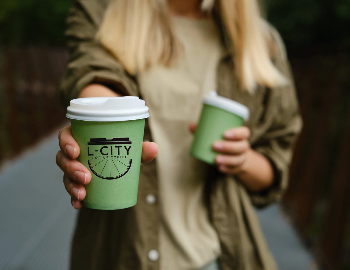 ohiou_lancaster's tweet image. Hey Students! L-City Coffee+ Fans is serving up your favorite cold and warm beverages today until 12 noon in the Brasee Hall Parking Lot. Stop by for a yummy seasonal beverage on this frigid day :)

#ThankYou | #CampusCommunity | #StudentLife 
| #FoodTruckFavorites