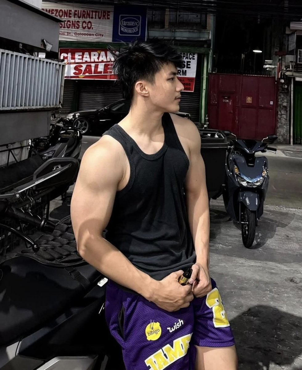 Ezsneaky's rare but delicious fb updates. 😍😍😍