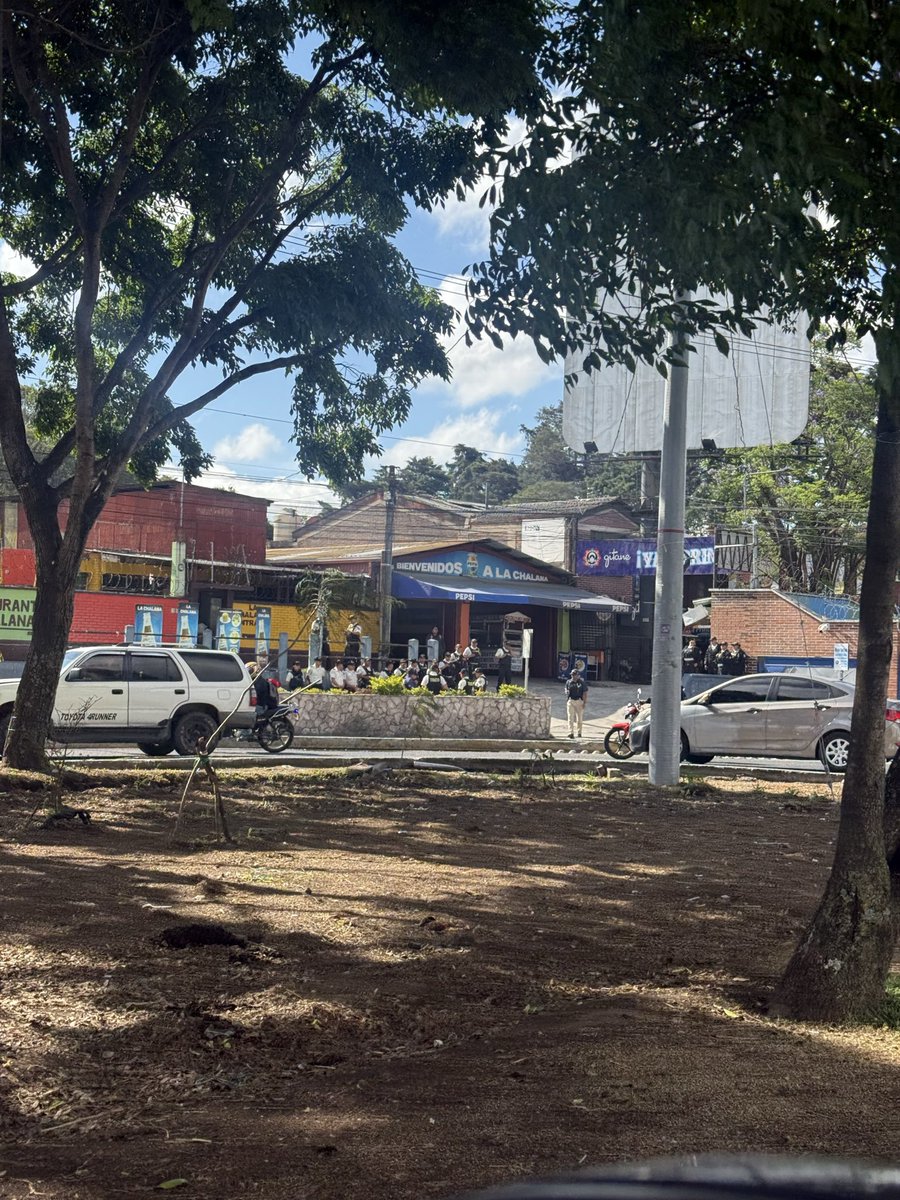 QbIxmucane's tweet photo. Por siempre, este sitio será el recuerdo de la dignidad y lucha de muchísimos estudiantes, de varios egresados y de unos cuantos docentes de la USAC.  Gracias valientes estudiantes por demostrar que la academia está en todos lados ! #USAC https://t.co/FS9JnPkZ0X