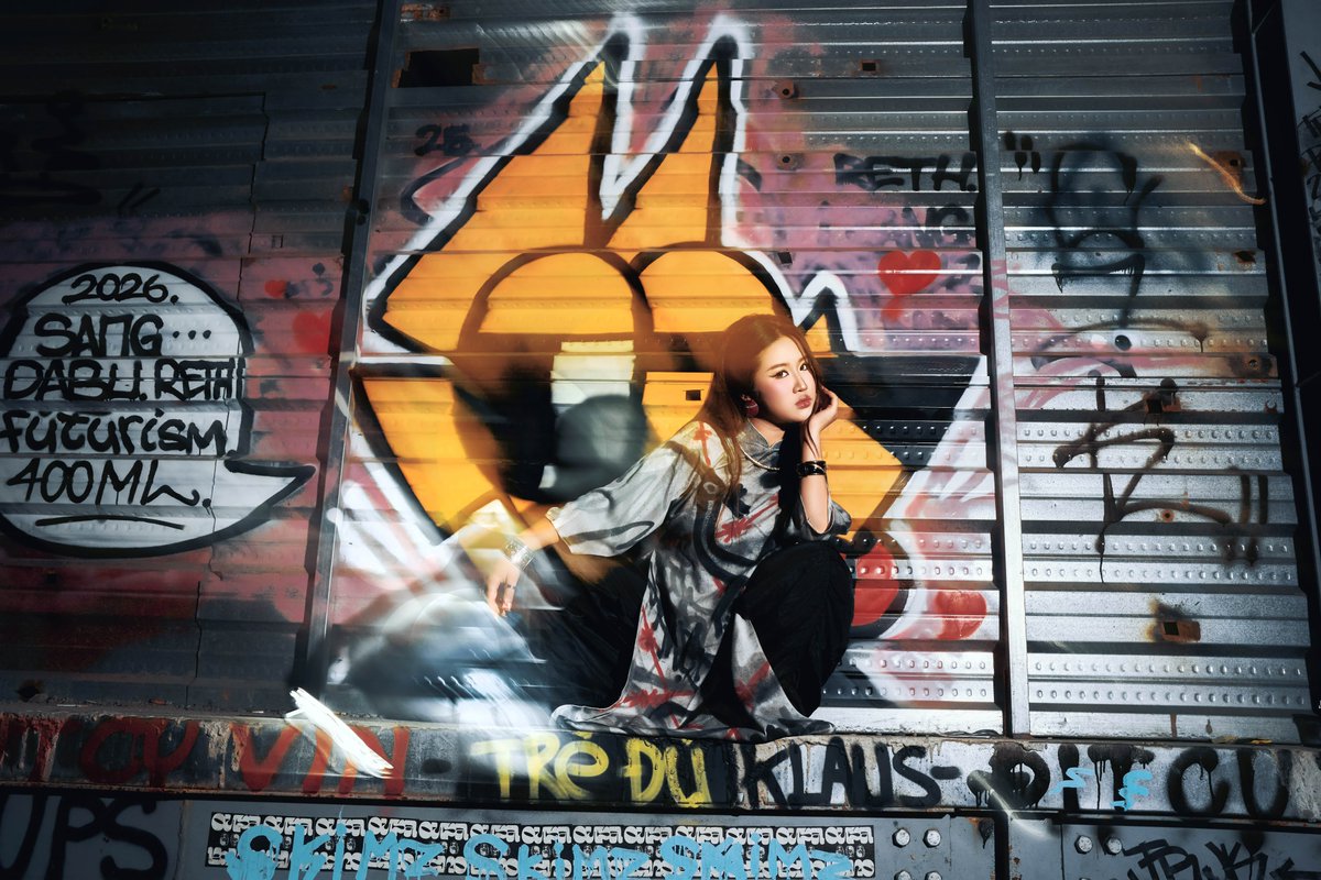 ilittlefreaks's tweet image. Áo dài kết hợp với graffiti 🔥

Photo &amp;amp; retouch: Me
#streetwear #Vietnam #graffiti