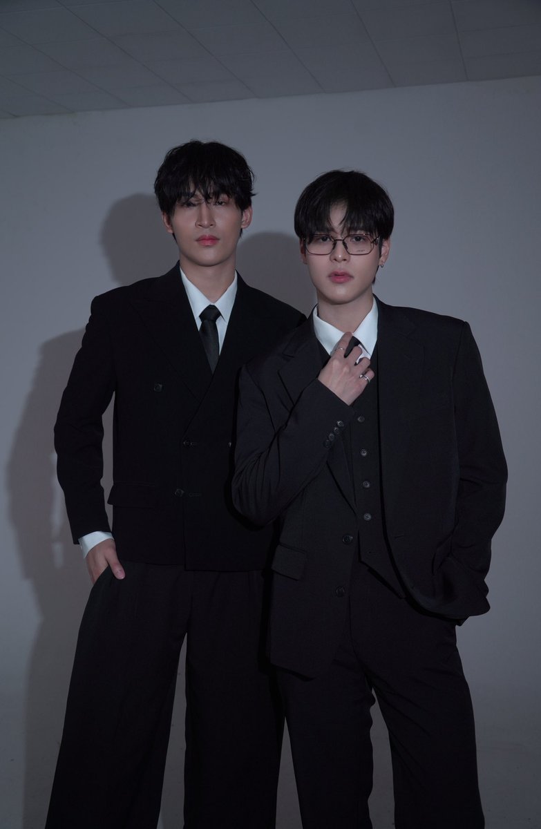 poon_mit12's tweet image. หลังยูนอร์ธแต่งงานเข้าเรือนหอก็ออกงานสังคมรัวๆ แต่เปลี่ยนลุคกันนิดหน่อยคั้บบบ #MyRomanceScammerFinalEP