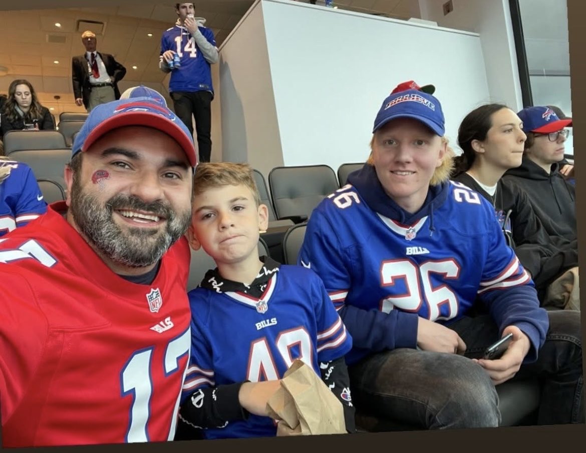 ojb716's tweet photo. Uncropped photo includes 1/2 the D line. This was 10/9/22 #Letsgobuffalo https://t.co/ph9GuspjOJ