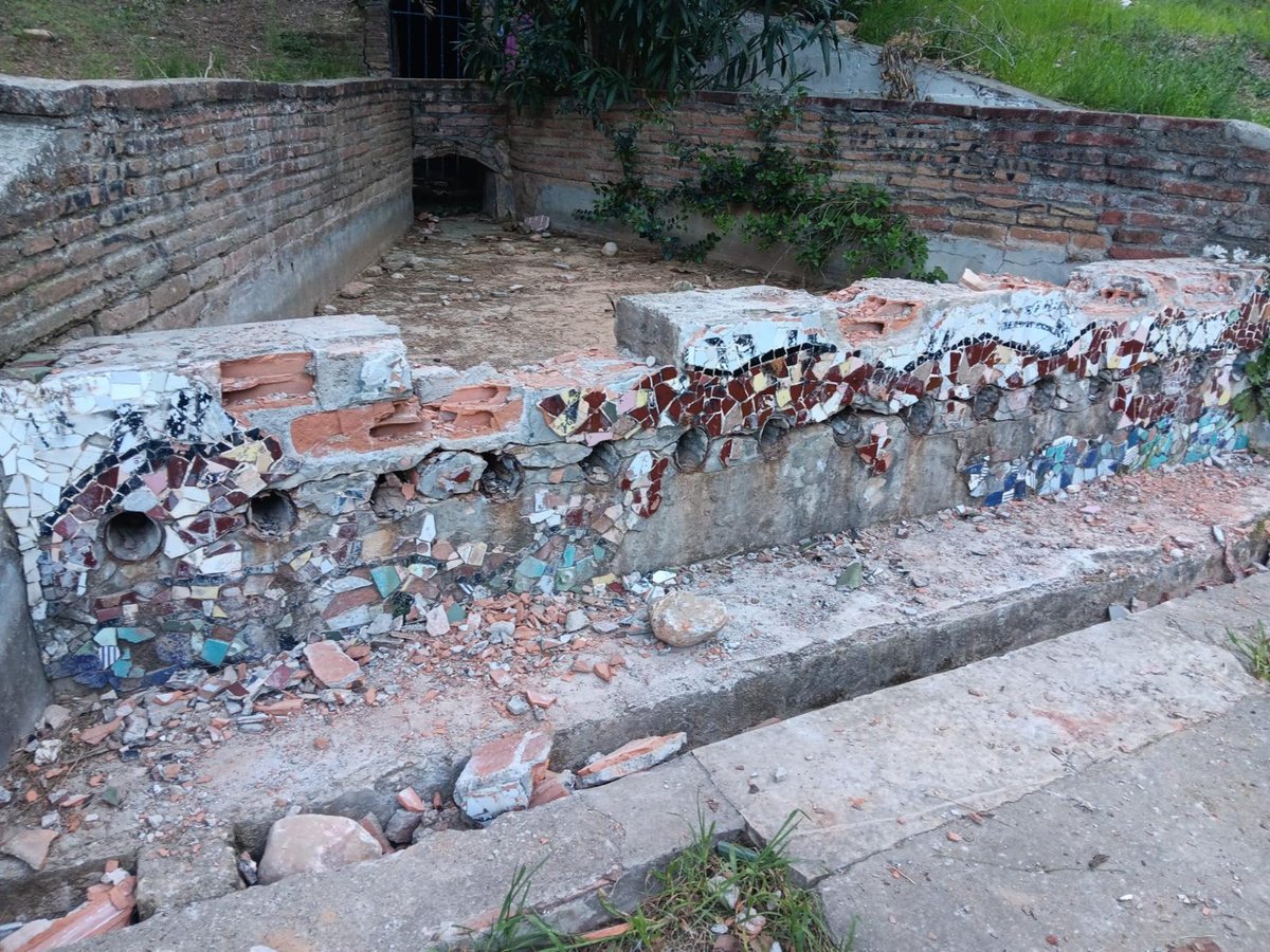 ▶️ El vandalisme destrossa "Les Setze Fonts" d'#Esparreguera, ubicades al torrent del Saig i de titularitat pública  #PatrimoniCultural 

👉Jaume Paris, impulsor de #RondaVerda, i Oriol Carbó, membre de l'@ADFEsparreguera, expressen la seva desolació 

f.mtr.cool/mucwgbsakw