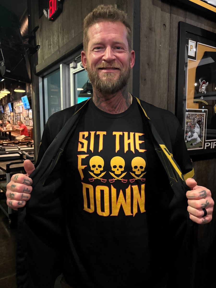 PGHClothingCo's tweet photo. heck of a weekend. thanks for hangin' aht, @wudeydo34! #STFD 🦇 https://t.co/mlyR5wO3HE