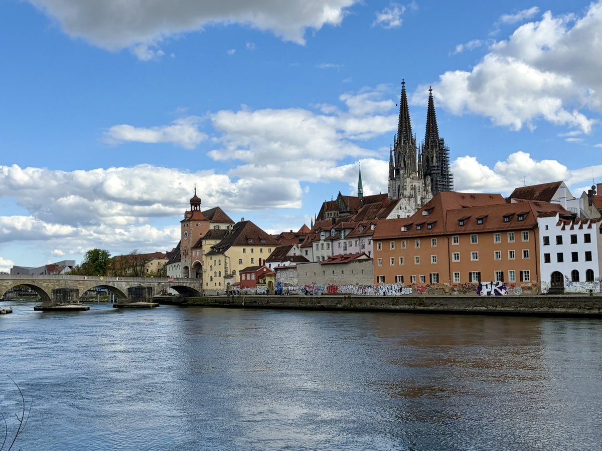 der_wolf_aus_dd's tweet image. In Regensburg, wo morgen das Schöffengericht wartet 👨‍⚖️ 
#TeamStrafrecht #OnTheRoad #BundesweiteStrafverteidigung