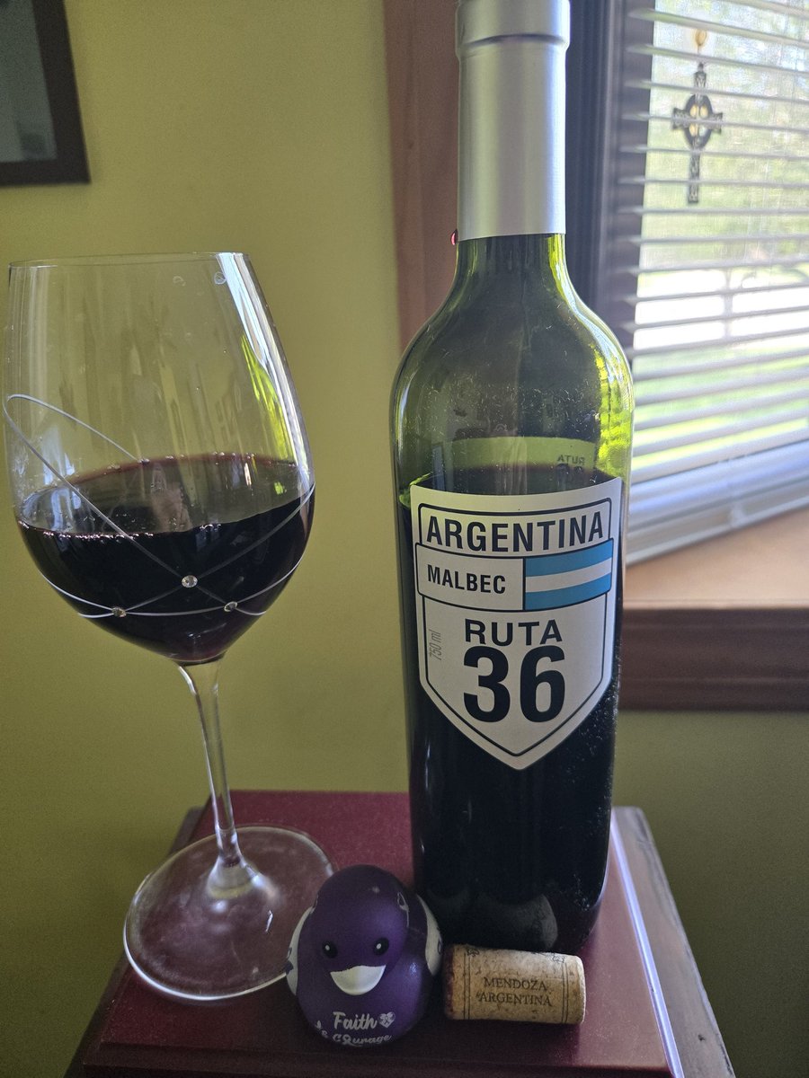 magee333's tweet photo. @rr_pirate @awlasky @joukesp @Kerryloves2trvl @suziday123 @simplysallyh @JRyan832 @jay_eatz @drahus11 @SteveHammActor @SashaEats @SatOnMeeting Happy Hour on a #MalbecMonday https://t.co/IGjTuV8rBi