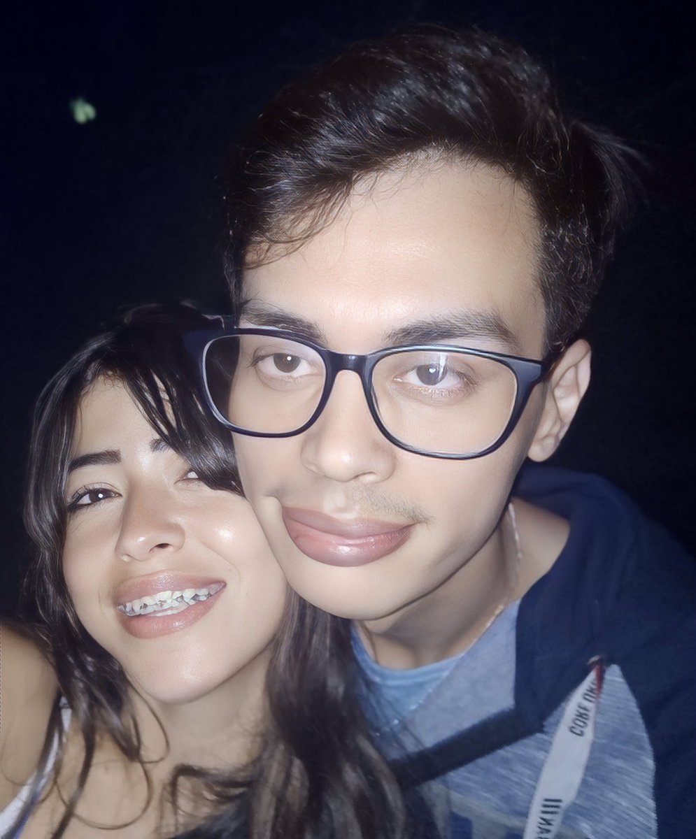 fehgomes07's tweet photo. Meu amor eu te amo nos detalhes, no jeito que você sorri, na forma como você cuida de mim e até nas pequenas coisas que sempre me fazem lembrar o quanto você é especial. Meu amor da minha vida eu te amo muito com todo o meu coração. ❤️😍👩‍❤️‍👨🔐💍 Claudiana Gomes https://t.co/zczjiCT0Fq