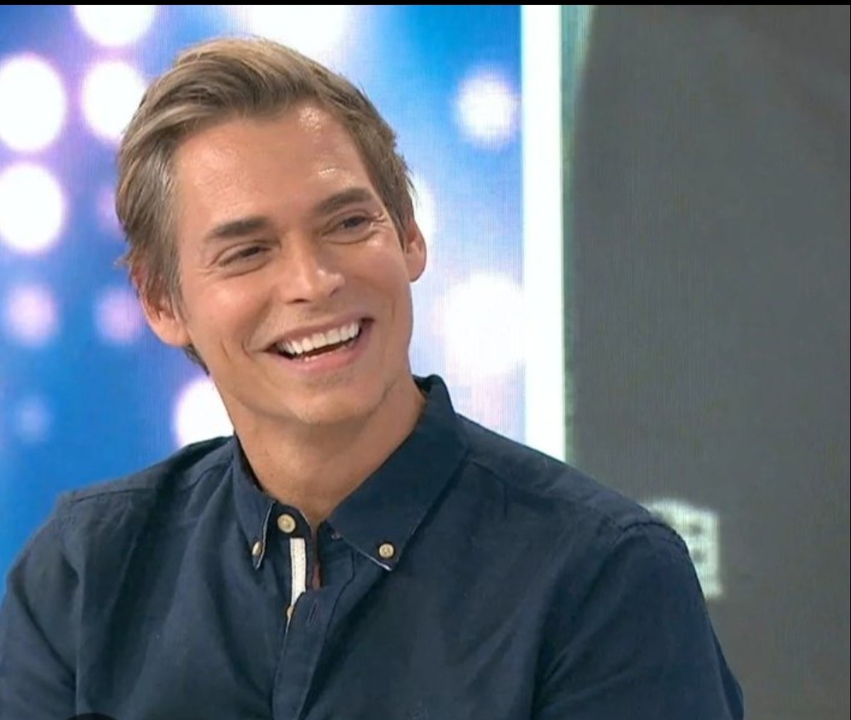 Pepeluis1150491's tweet image. Este venezolano todo lo que tiene de mal cantante lo tiene de mala persona, de fascista, de miserable, y de racista...y no se que coño pinta en un país comunista y con un presidente hijo de puta.
Vete a tu pais de una puta vez y paga a Hacienda el dinero que debes a los españoles