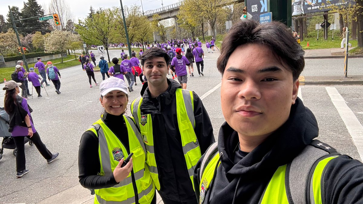 KOMCPC's tweet image. Sun Run 2026 ✔️🏃‍♀️🏃‍♂️
KOM CPC volunteers were out bright &amp;amp; early 🌅 directing runners ➡️, cheering 📣, and keeping the race running smoothly 💪✨
More runs coming soon 🏁
Join us to volunteer! 🤝
 #volunteering #communitysupport #runcrew @vancouverpd @VancouverSunRun #sunrun2026