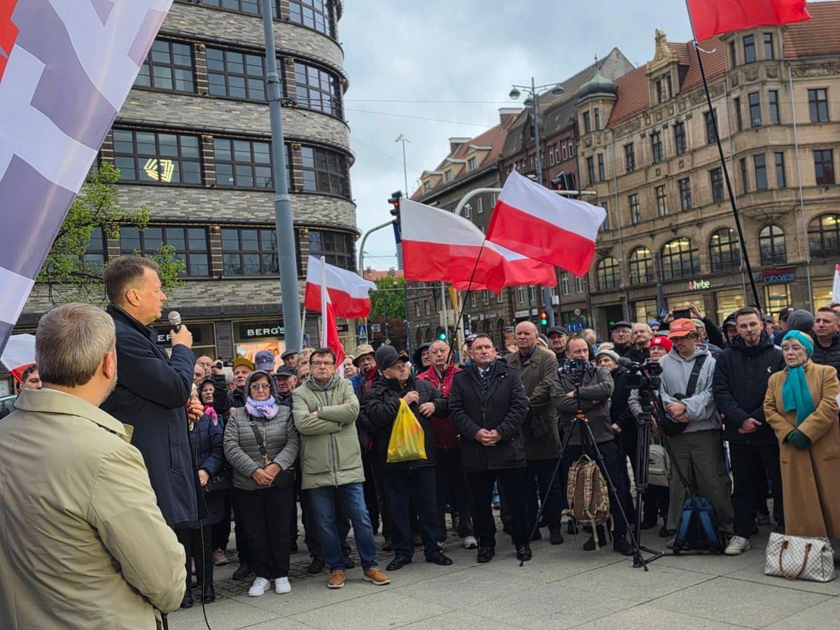 Świetne spotkanie, ciekawa formuła i wiele ważnych rozmów. Dziękuję <a href="/HreniakPawel/">Pawel Hreniak 🇵🇱</a> i wszystkim, którzy przyszli dziś pod pomnik Bolesława Chrobrego we Wrocławiu!