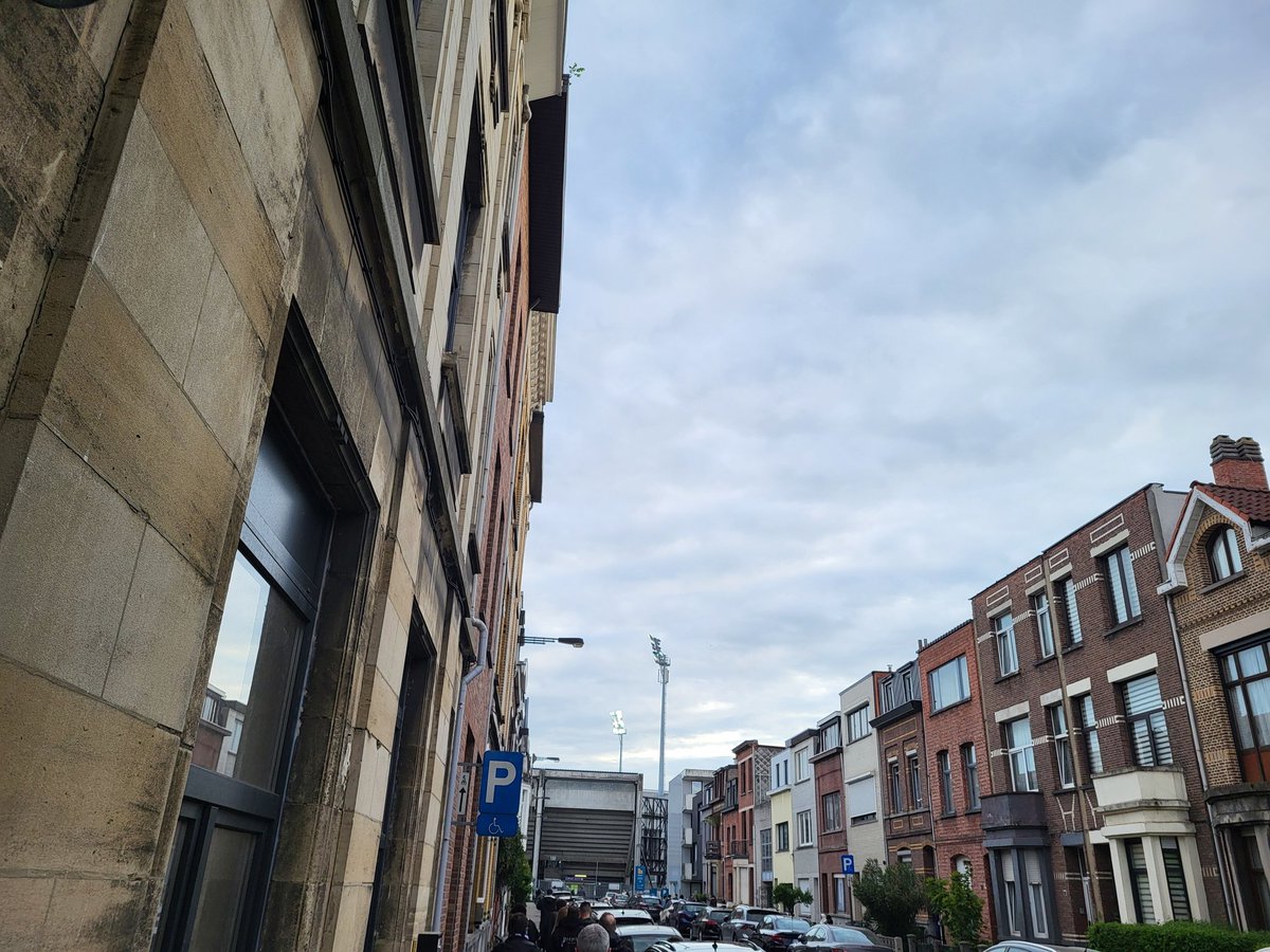 jeroen503's tweet image. Een (voetbal)weekend in Antwerpen met wedstrijden op het 1e, 2e en 4e niveau.

De aftrap op vrijdagavond met Beerschot tegen Lommel SK. Een klassiek stadion midden in een woonwijk.

#groundhopping