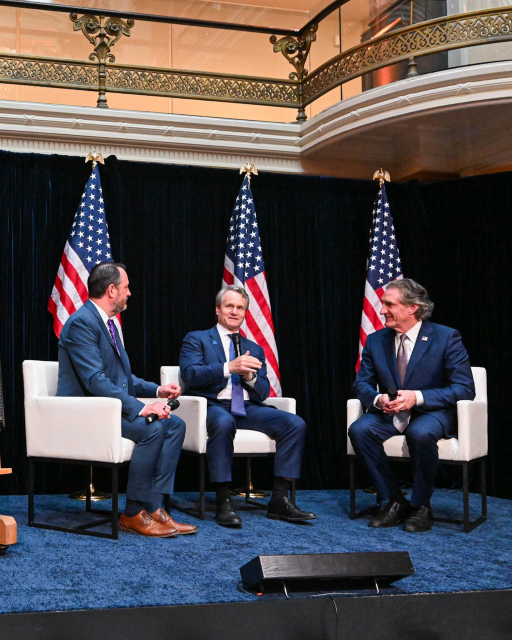 JEFoster01's tweet photo. I’m excited to see @BankofAmerica supporting the preservation of our nation’s history. Through a $5M founding gift to the @TRPresLibrary and a partnership with the @smithsoniannpg, we’re empowering future generations of leaders. https://t.co/CtCviVqef2 https://t.co/0qyoaYFB84