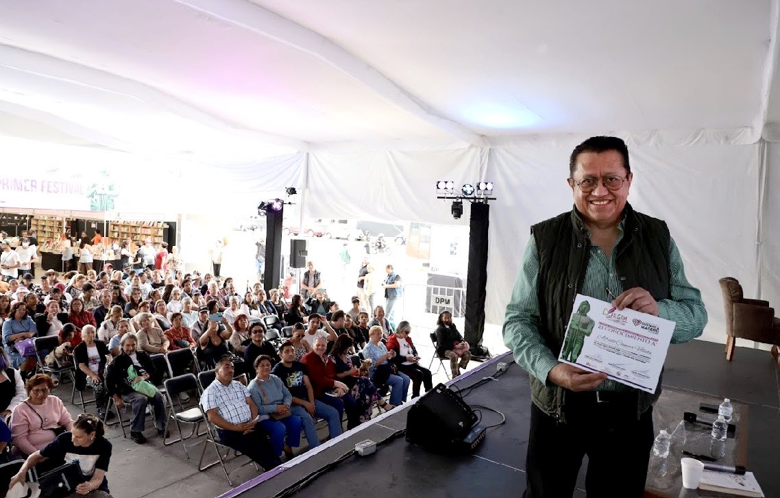 acvilleda's tweet photo. Presentación de “Voces y ecos literarios” con la gran @laurabarrera99 en el Festival del libro de la GAM… https://t.co/lK4rxzKl4U