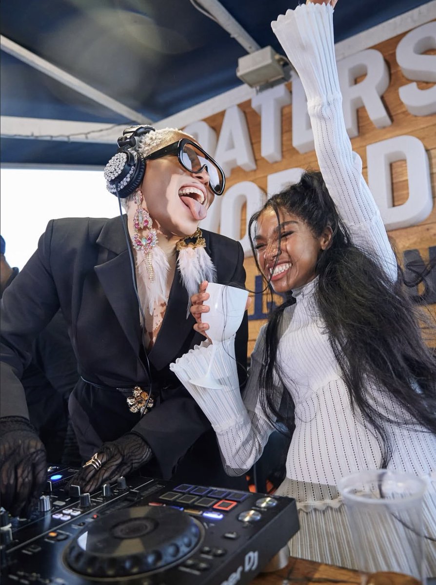 HimDatNiggaa's tweet image. our turtle and cow🥹🤍
#thandeka #yolanda