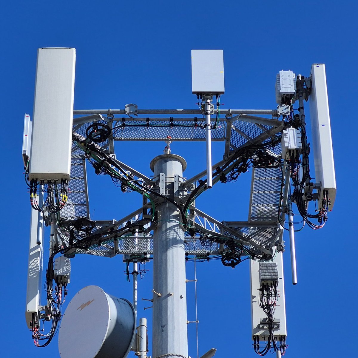 AlamonInc's tweet photo. Upgrading critical infrastructure without disrupting operations isn’t easy—but that’s exactly what our Wireless Services team delivered at Camp Pendleton.

✔ 10 microwave links upgraded
✔ Less than 2 hours total downtime across the entire project
✔ Zero-punch QA on the first site

With microwave serving as the primary backhaul, minimizing downtime was essential. Our teams averaged more than two link upgrades per week while keeping systems online and the client fully operational.

The RAN teams are now following through the next phase of the upgrade.

This is what disciplined infrastructure work looks like.

Plan your next wireless infrastructure project with Alamon. Visit: https://t.co/ESKpANMQjx

#WirelessInfrastructure #Telecom #NetworkReliability #CriticalInfrastructure #FieldExecution