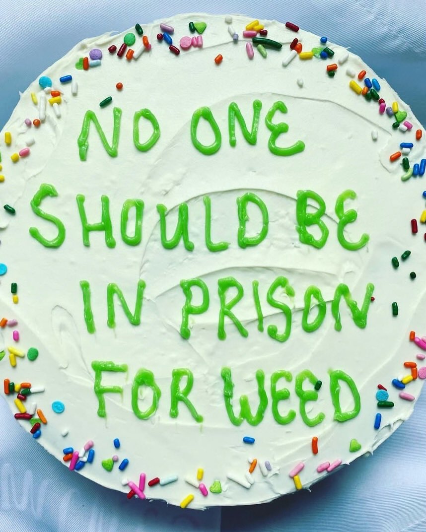 What the cakes say ☺️