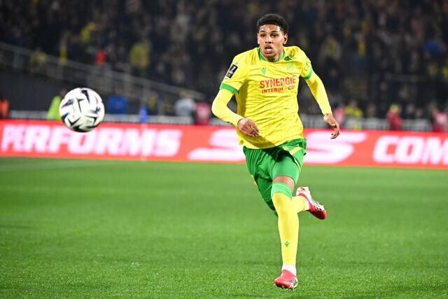INFO L'ÉQUIPE. L'arbitre de Nantes-Brest (1-1, dimanche), Guillaume Paradis, qui avait exclu Dehmaine Tabibou, l'attaquant des Canaris, après l'intervention du VAR, demande dans son rapport complémentaire à la commission de discipline de la LFP d'annuler le carton rouge et de