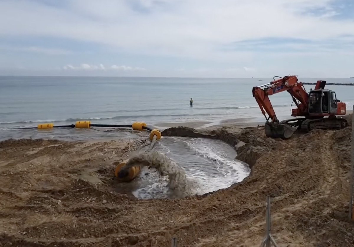 AbruzzoBandi's tweet image. 🌊 2,56 MILIONI PER DIFENDERE LA COSTA E SALVARE LA STAGIONE BALNEARE 🏖️
12 interventi finanziati con fondi FSC 2021/27 per contrastare l’erosione costiera e sostenere il turismo.
#Abruzzo #LAquila #FSC2021_2027 #ErosioneCostiera #Turismo #Estate2026