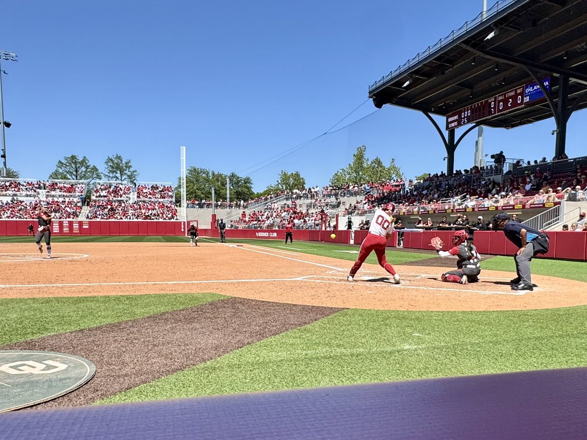druemolenda2030's tweet image. I watch a lot of new &amp;amp; old playbacks but this time I got to see 2 of the best battle it out...what a series!🔥🫶🎯 @OU_Softball @UArkansas @Epic__SB @epicnational14u #DES