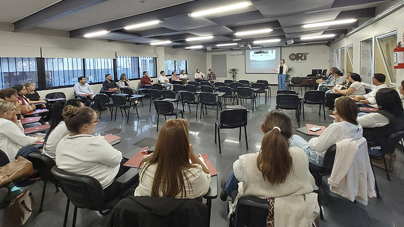 UniversidadORT's tweet photo. 📚 36 directivos de centros educativos de Uruguay comenzaron el Certificado en Gestión Educativa con énfasis en Liderazgo Transformador, impulsado por el Instituto de Educación de ORT junto a Fundación ReachingU.

Leé la nota ⤵️
https://t.co/qkGKM4xhjA https://t.co/Hk0QrgmV0D