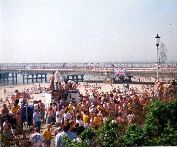 legendsofleeds's tweet image. Bournemouth away on Wednesday and a place that holds some special memories 🔵🟡

#lufc #leeds #leedsunited #leedsleedsleeds #lufcawaydays