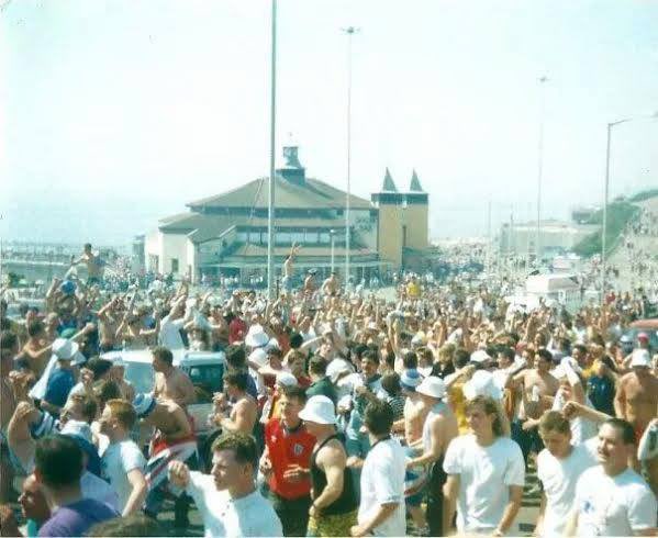 legendsofleeds's tweet image. Bournemouth away on Wednesday and a place that holds some special memories 🔵🟡

#lufc #leeds #leedsunited #leedsleedsleeds #lufcawaydays