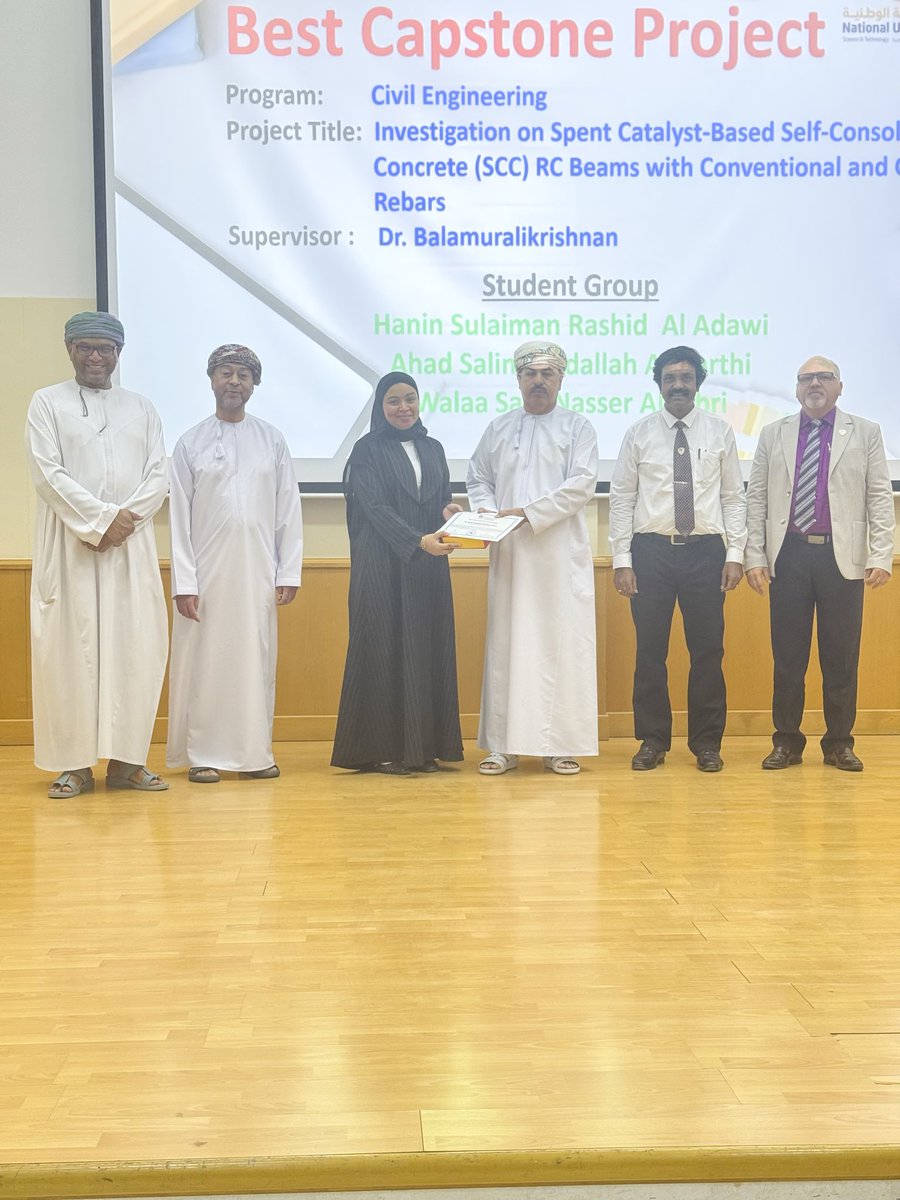 nu_ceoman's tweet photo. تضمن البرنامج كلمة ترحيبية للدكتور سالم العريمي، وكلمة راعي المناسبة، بالإضافة إلى تدشين التقرير السنوي للبحث العلمي 2025، وتكريم الإنجازات البحثية المتميزة، ومعرض البوسترات البحثية.
تعكس هذه الفعالية التزام الكلية بتعزيز ثقافة البحث العلمي والابتكار https://t.co/8PUc7Szh6z