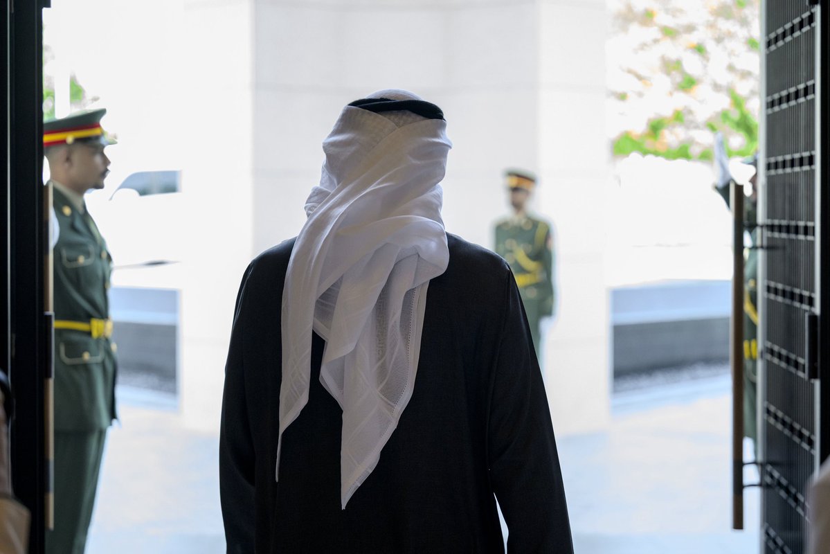 "وبعض الفتن يا شيخ صارت مفيدة
فيها انكشف صاحب ومبغض وغدّار"